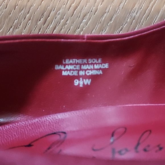 Romantic Soles women's 3 1/2 inch heels, wine satin. Size 9.5 D - Picture 3 of 4